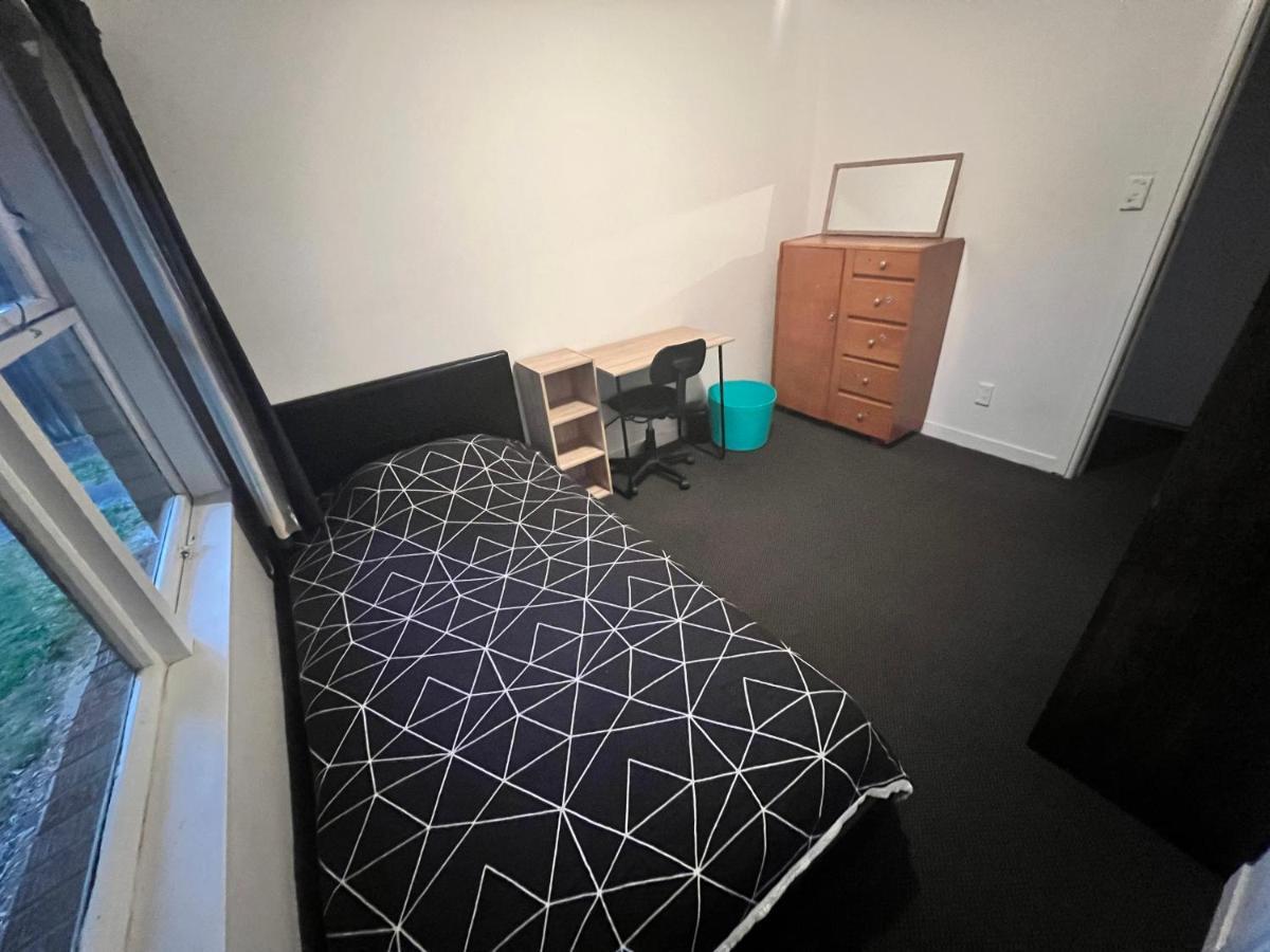 Single Room #1 Or #3 - Homestay Family Home - No Breakfast Hamilton Exterior photo