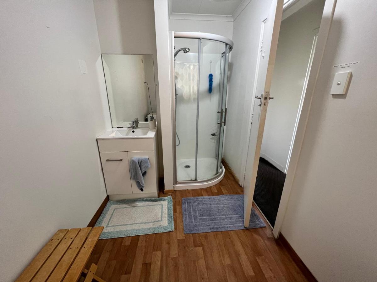 Single Room #1 Or #3 - Homestay Family Home - No Breakfast Hamilton Exterior photo